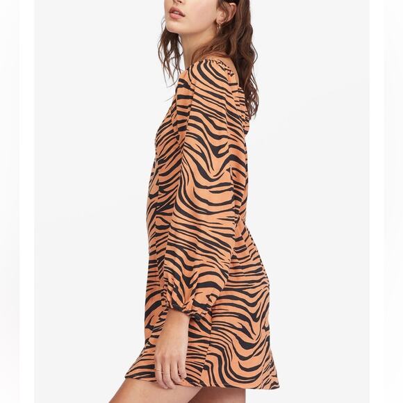 NWT Billabong Dress Animal Print Mini Long Sleeves Smocked Womens M $60 - Picture 3 of 4